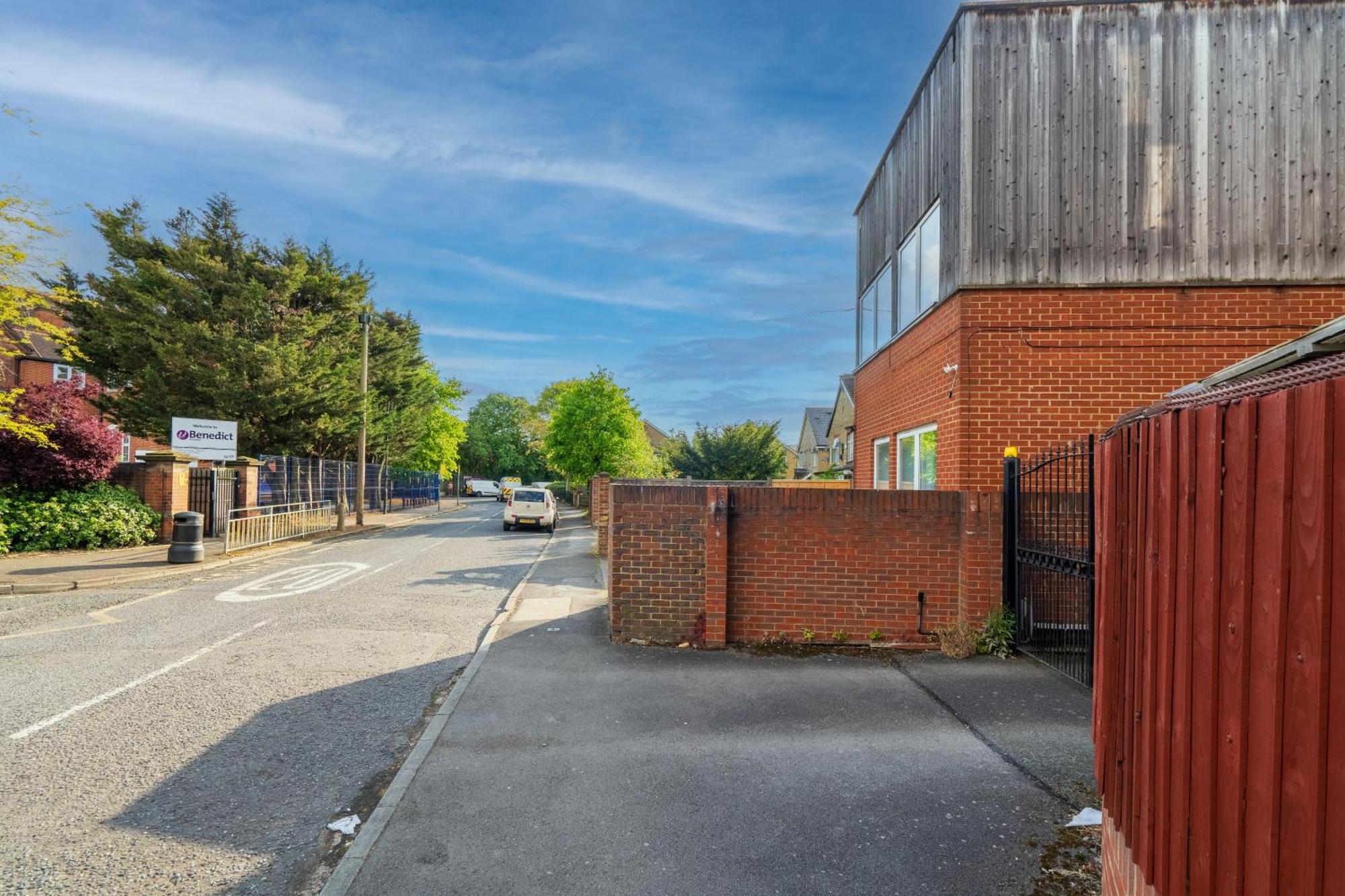 Modern 2 Bedroom Apartment In Mitcham, London Bagian luar foto