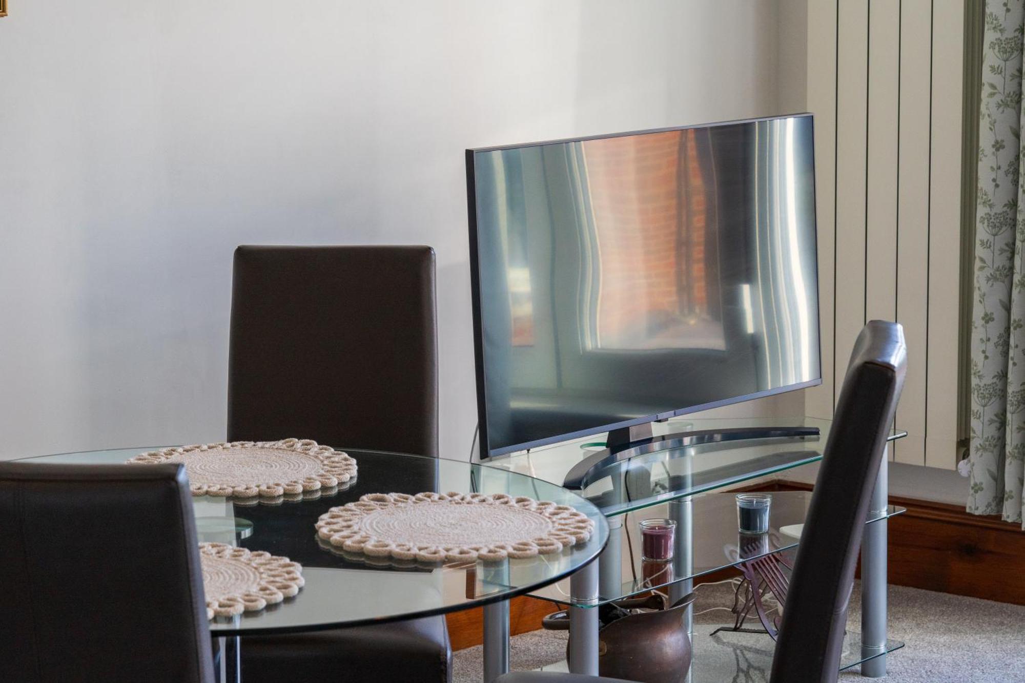 Modern 2 Bedroom Apartment In Mitcham, London Bagian luar foto