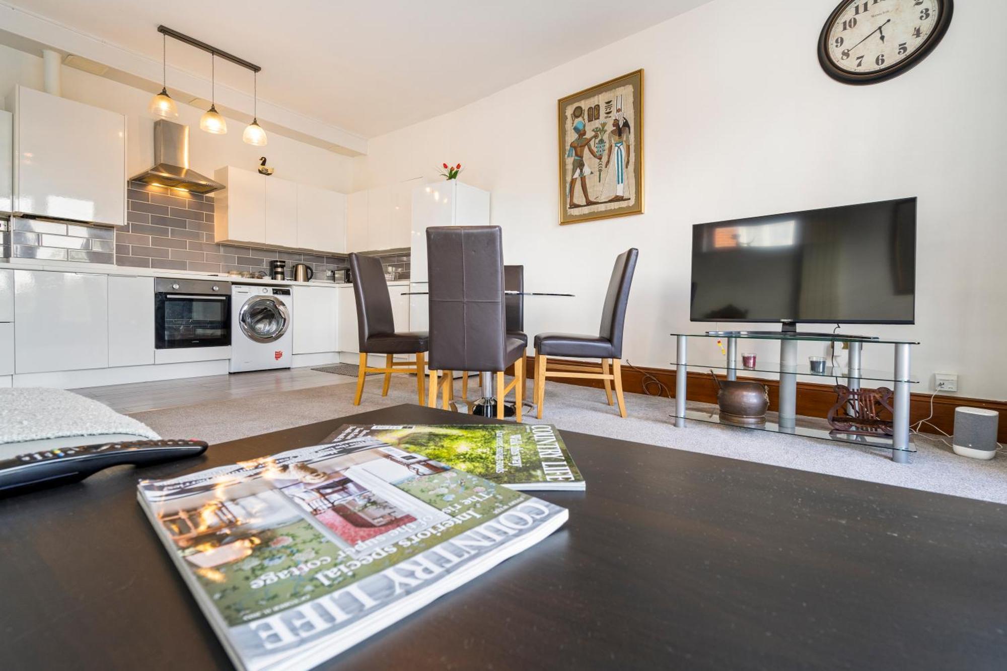 Modern 2 Bedroom Apartment In Mitcham, London Bagian luar foto