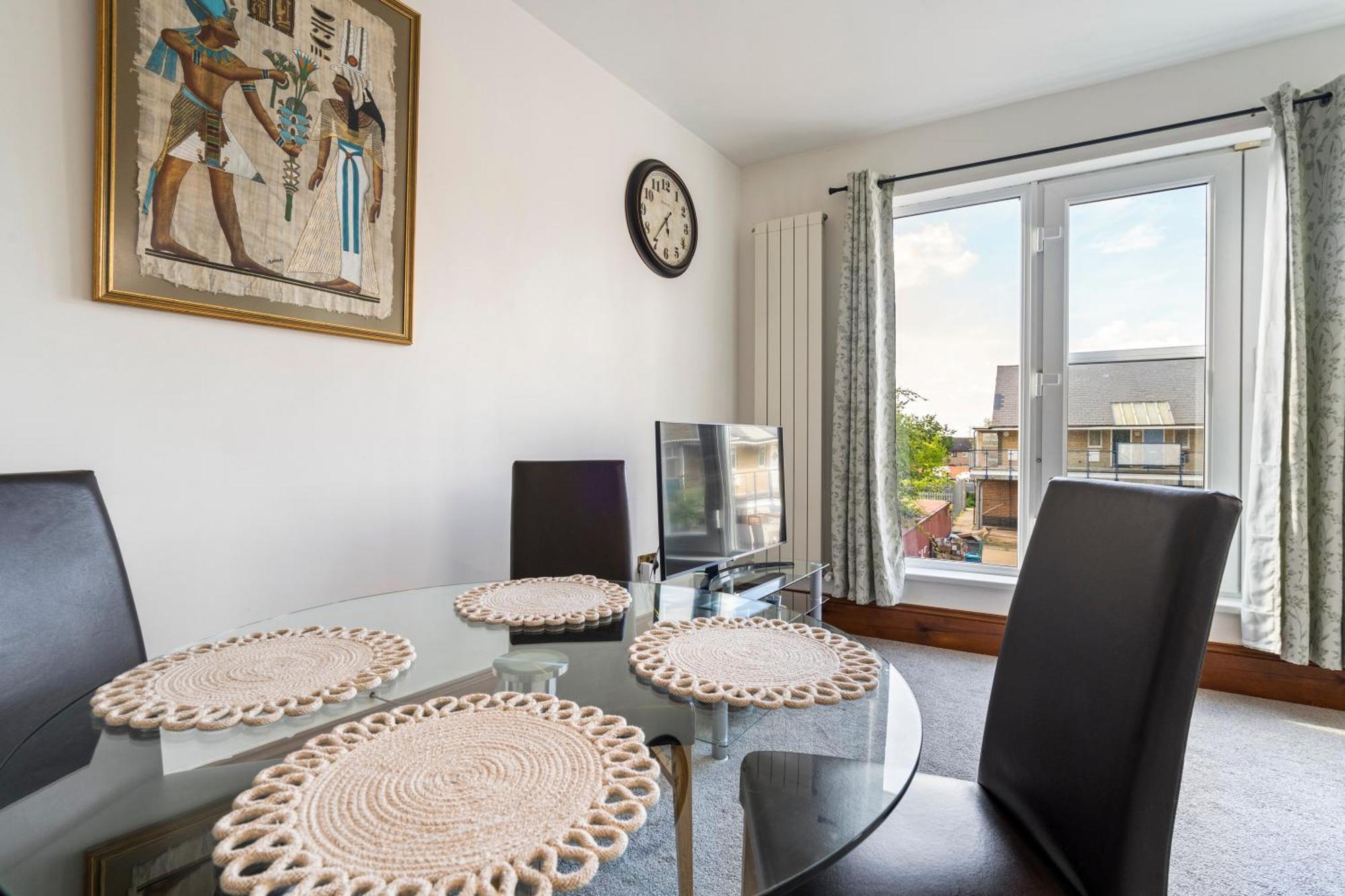 Modern 2 Bedroom Apartment In Mitcham, London Bagian luar foto