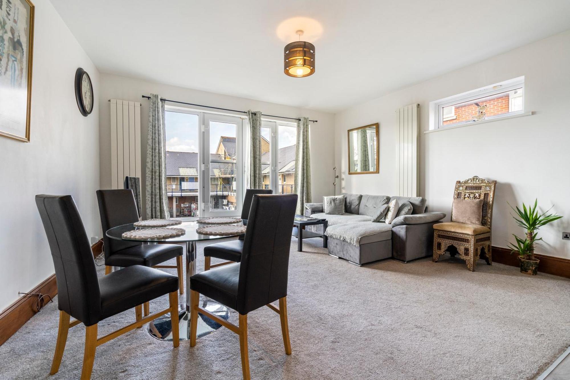 Modern 2 Bedroom Apartment In Mitcham, London Bagian luar foto