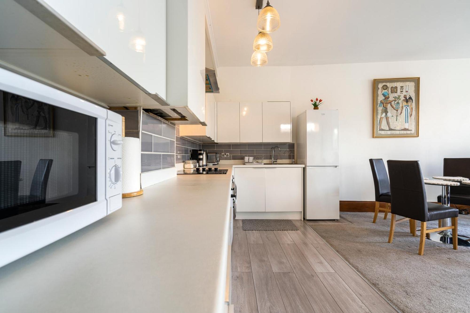 Modern 2 Bedroom Apartment In Mitcham, London Bagian luar foto