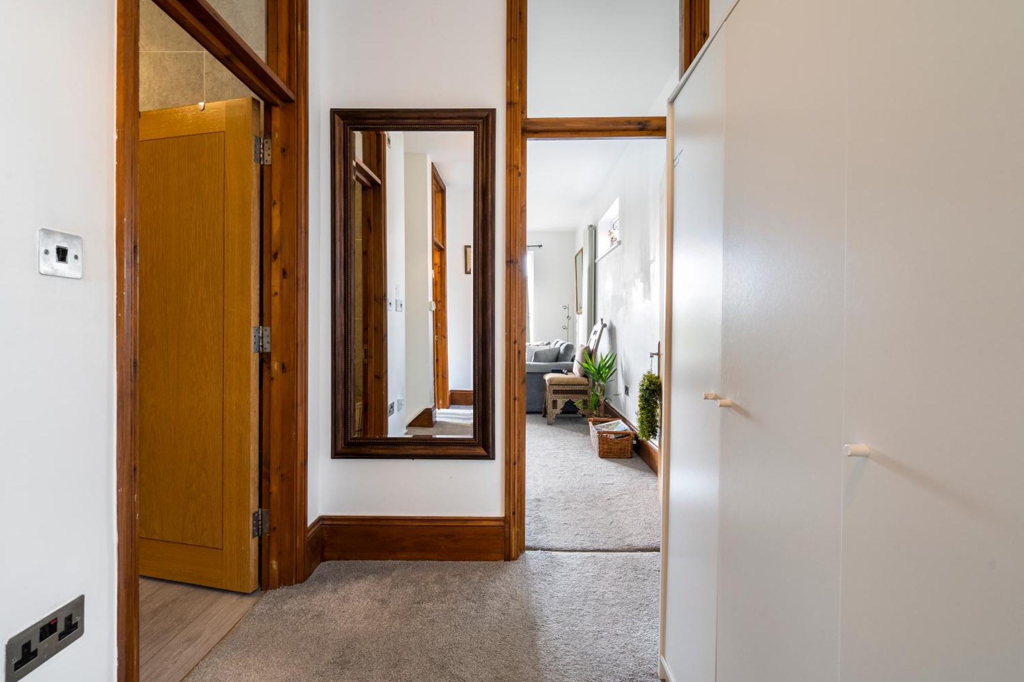 Modern 2 Bedroom Apartment In Mitcham, London Bagian luar foto