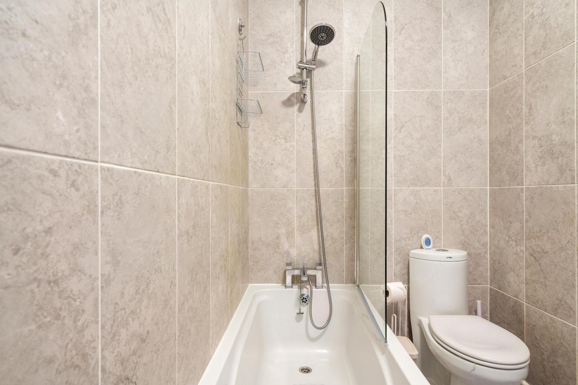 Modern 2 Bedroom Apartment In Mitcham, London Bagian luar foto